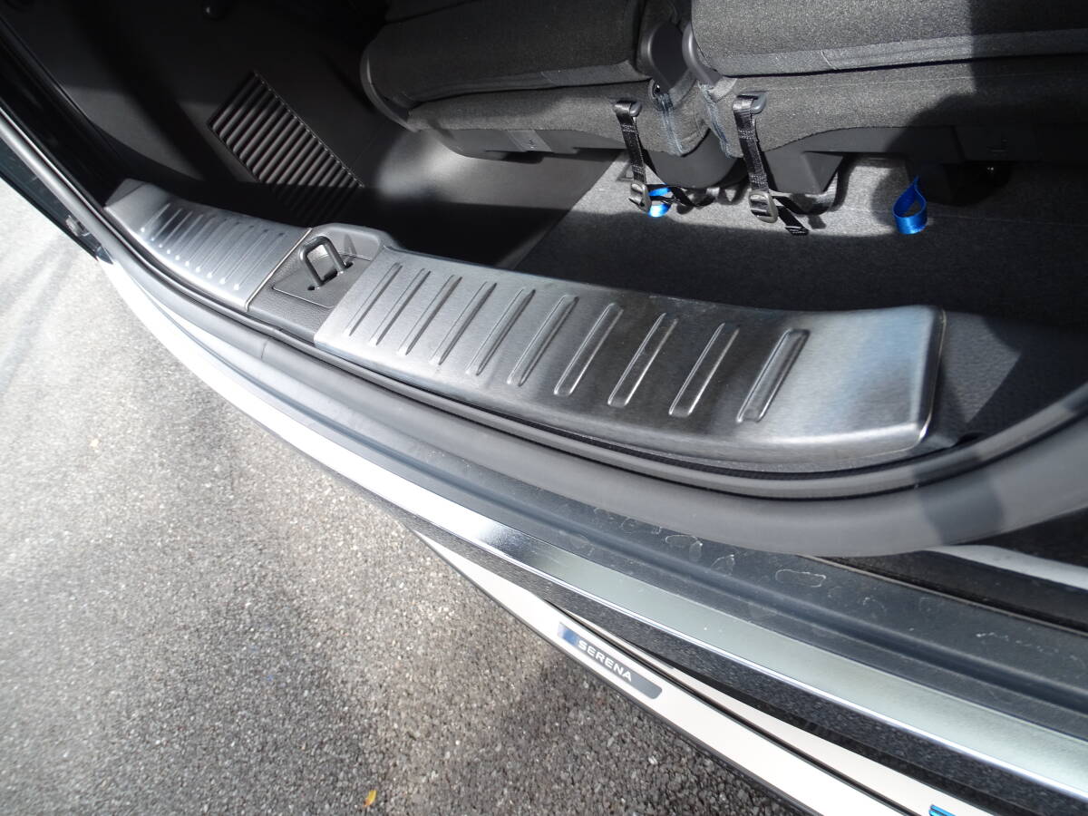 日産 セレナ C28系 リア ラゲッジインナープレート リア アッパーガラス 上側 内側部分 ブロンズブラック カラー 貼り付け装着 愛車の保護の画像3