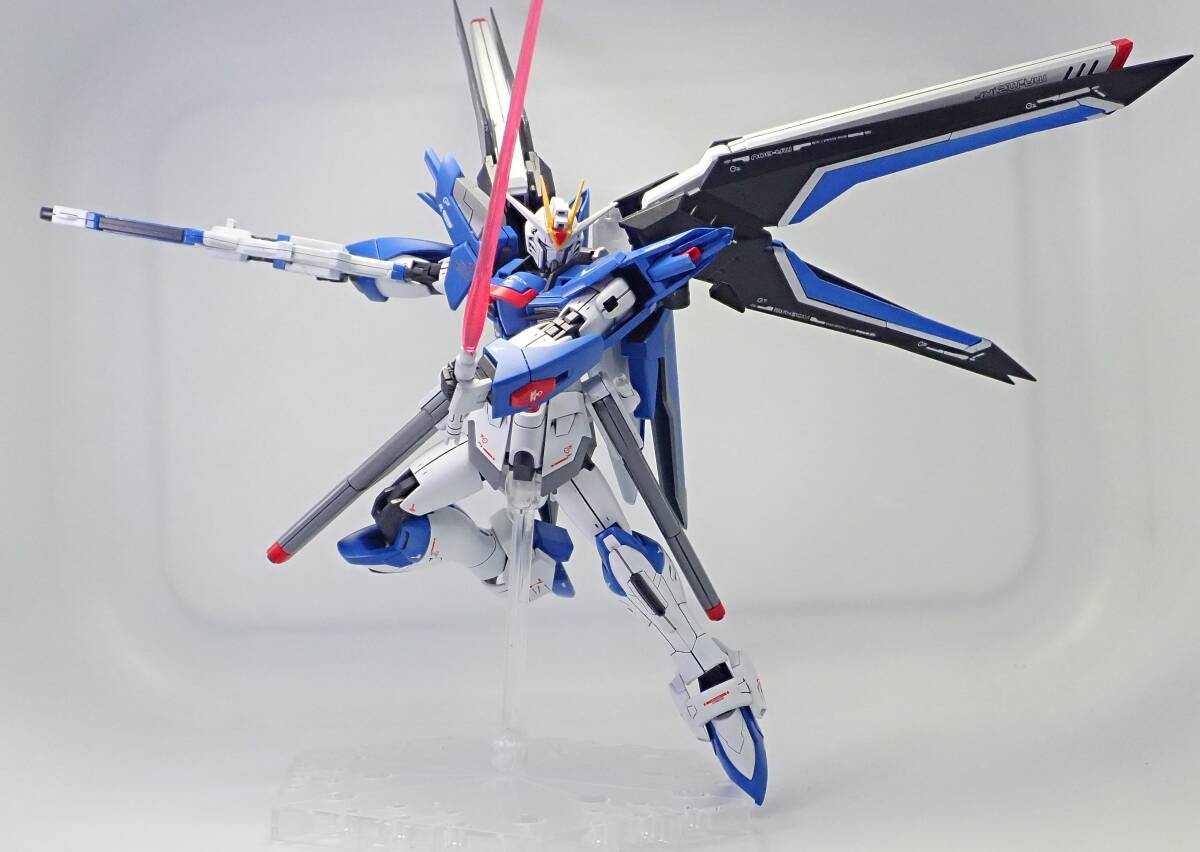 改修塗装済み完成品　HGCE1/144ライジングフリーダムガンダム　機動戦士ガンダムSEEDFREEDOM_画像9