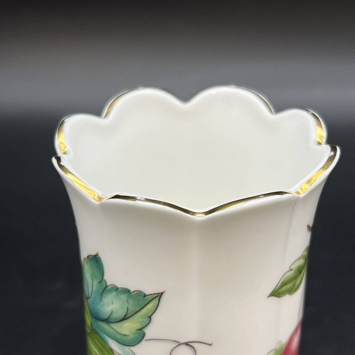 【未使用】エインズレイ　AYNSLEY 花瓶　花器　直径約5.6cm 高さ約9cm 陶器　ヴィンテージ　長期保管　16670 U60_画像4