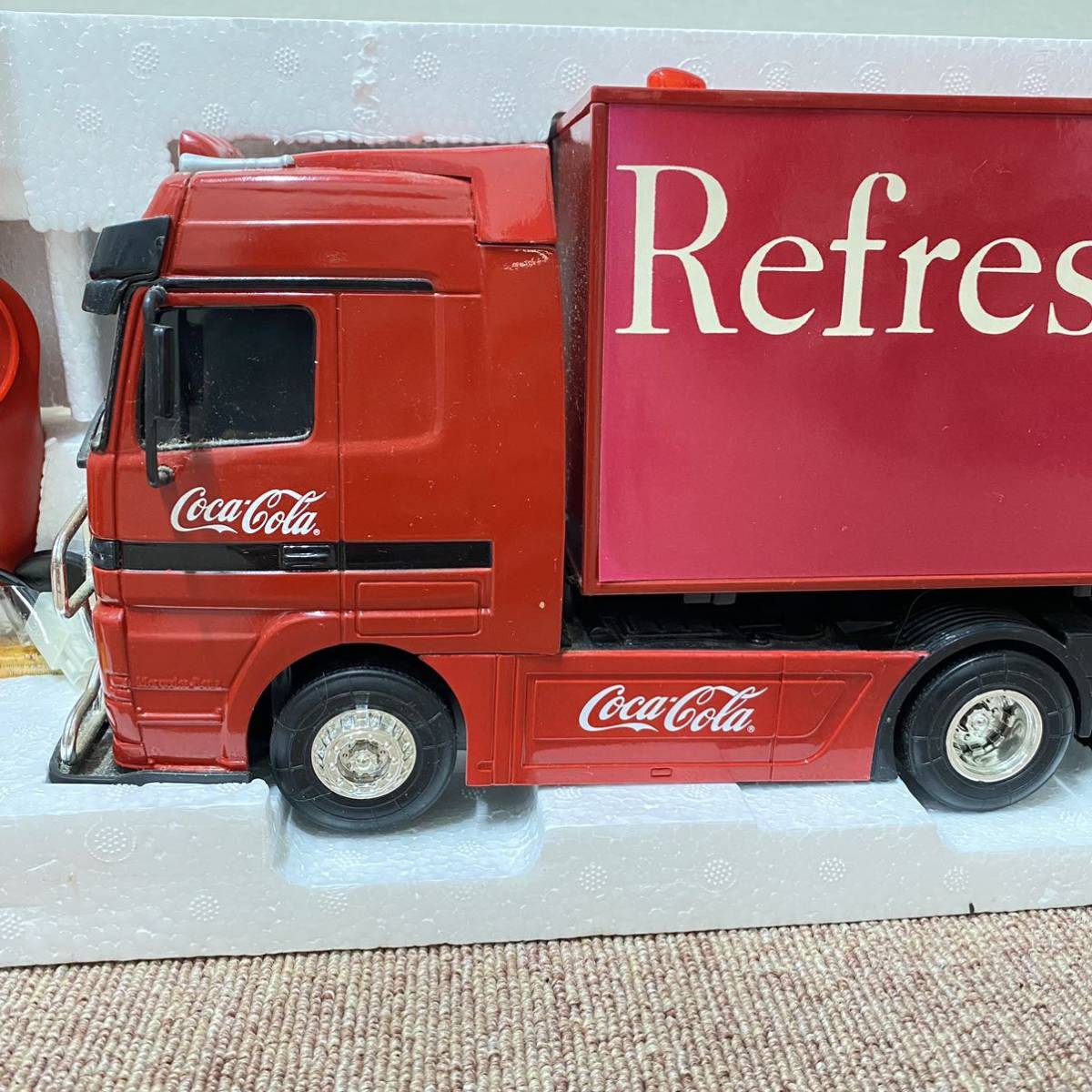 Coca-Cola コカ コーラ トレーラー ラジコン 1/24 RC Trailer Mercedes Benz メルセデス・ベンツ coke コンテナ 希少 赤 レッド ミニカー _画像2