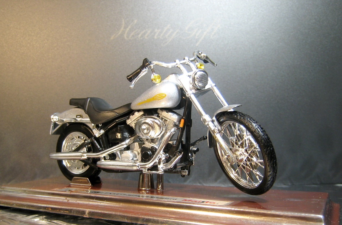 1/18 Maisto マイスト 2001 Harley Davidson FXST Softail Standard ソフテイル スタンダード シルバー　銀_画像9