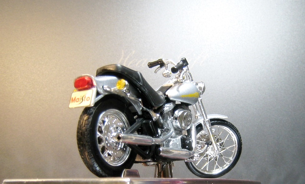 1/18 Maisto マイスト 2001 Harley Davidson FXST Softail Standard ソフテイル スタンダード シルバー　銀_画像7