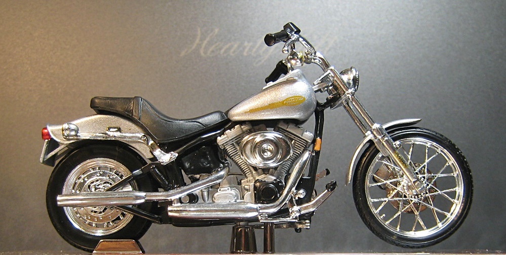 1/18 Maisto マイスト 2001 Harley Davidson FXST Softail Standard ソフテイル スタンダード シルバー　銀_画像2