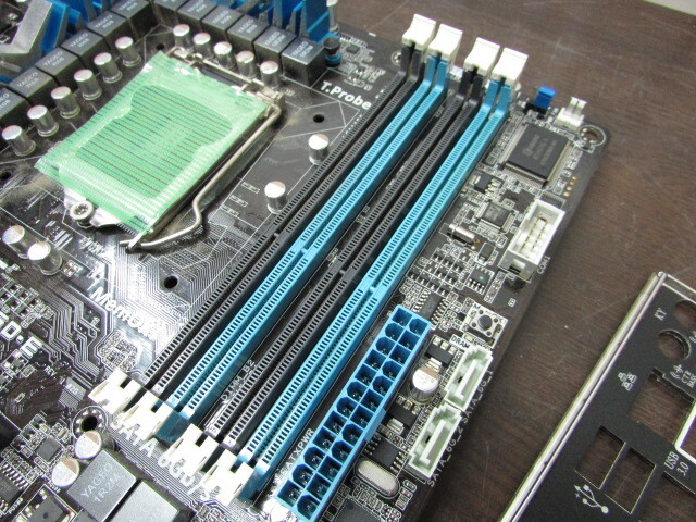 【YMB0077】★ASUS P7P55D-E LGA1156対応 I/Oパネル付き 通電確認のみ★JUNK_画像6