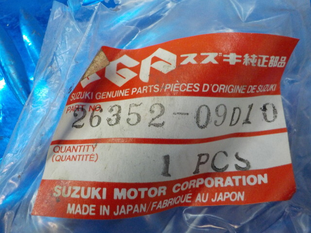 純正屋！D300●○(7)1点のみ純正部品新品未使用　スズキ　アドレス125　キックペダルラバー　26352-09D10　6-2/26（あ）_画像5