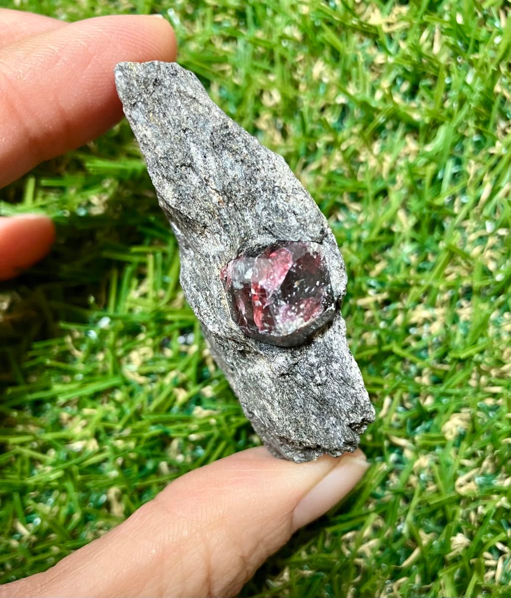 ガーネット　柘榴石　天然石　アラスカ州USA
