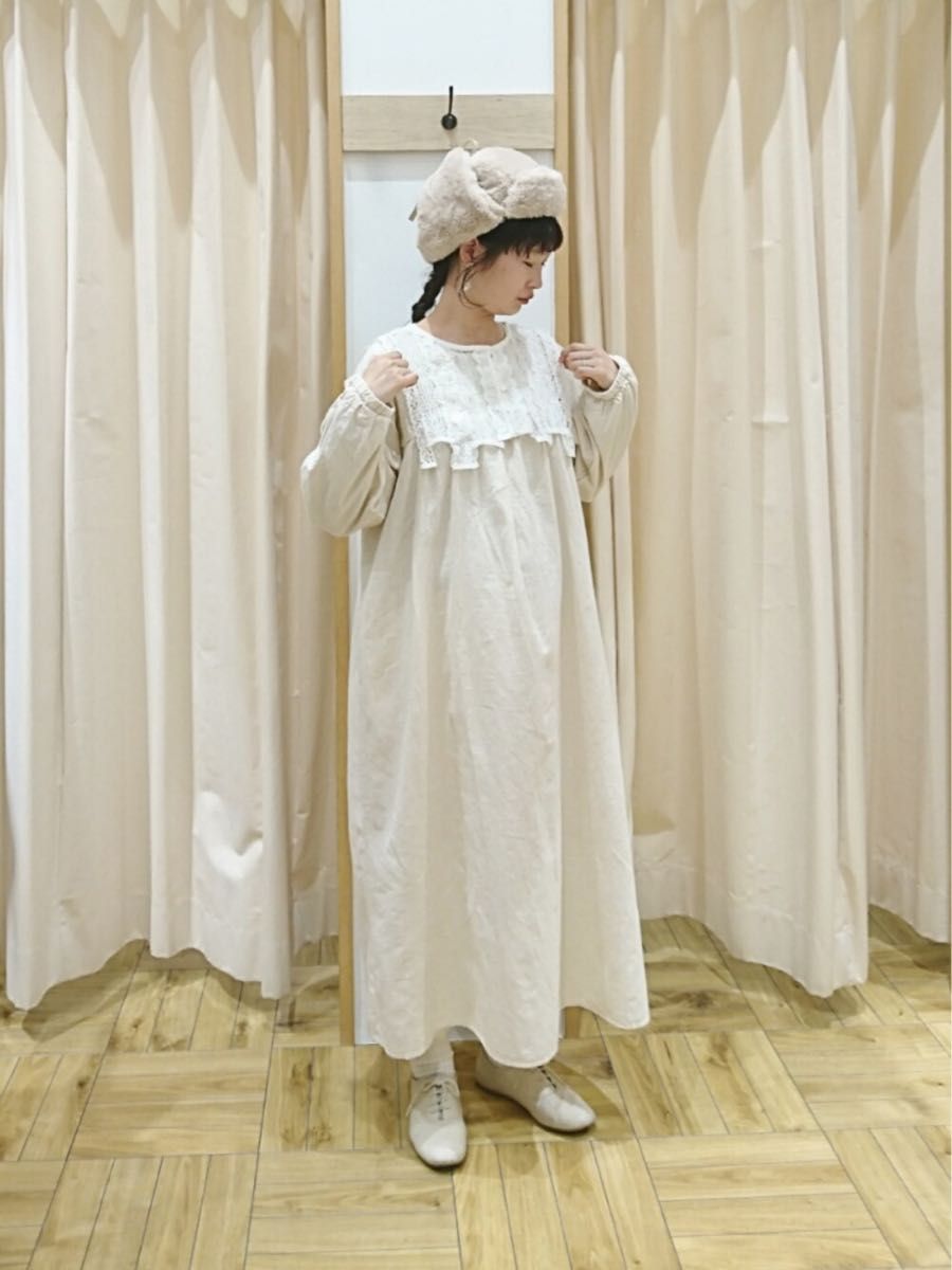 美品 サマンサモスモス 取り外しレース付きワンピース キナリ 美品 サマンサモスモス 取り外しレース付きワンピース キナリ