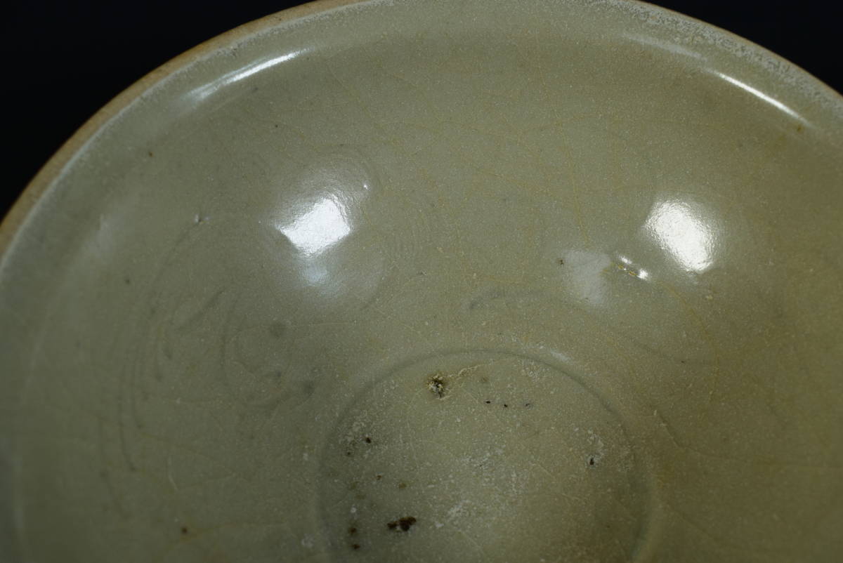 【和】(8472)　時代古作　唐物　青磁鳳凰印刻鉢　茶碗　宋青磁　保管箱有_画像3