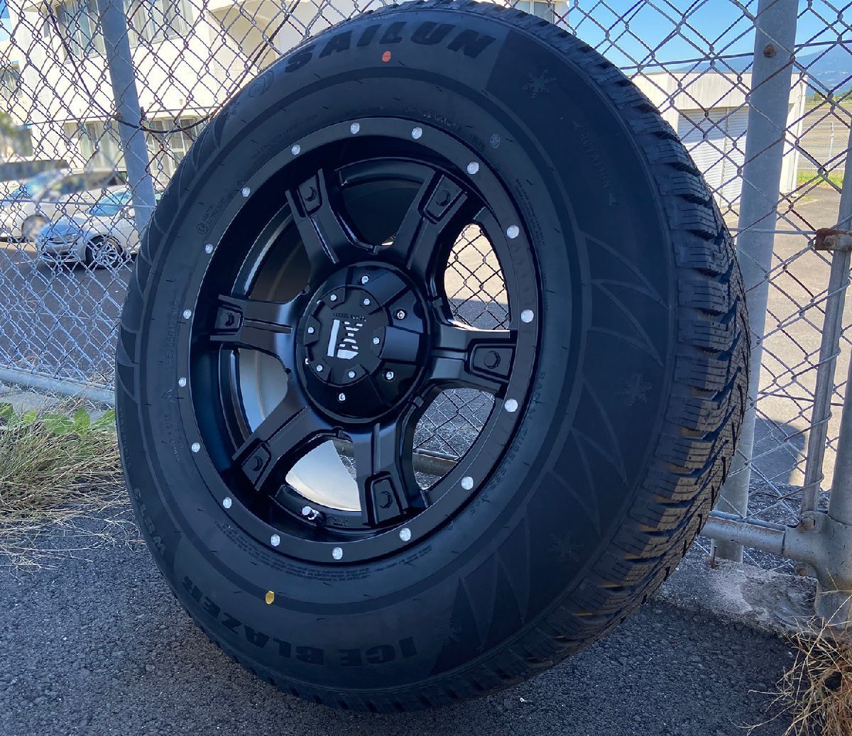 即日発送 デリカD5 RAV4 CX8 CX5 スタッドレス SAILUN WSTX 225/65R17 17インチ 新品 タイヤホイールセット 1台分_タイヤはイメージ画像です。