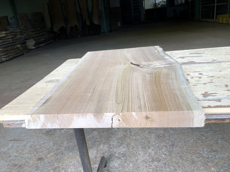 送料無料！！【S153B】胡桃 610～617×360～380×33㎜ 板材 乾燥材 木工 DIY 材木 天然木 無垢材 クルミ《銘木すずめや》の画像4