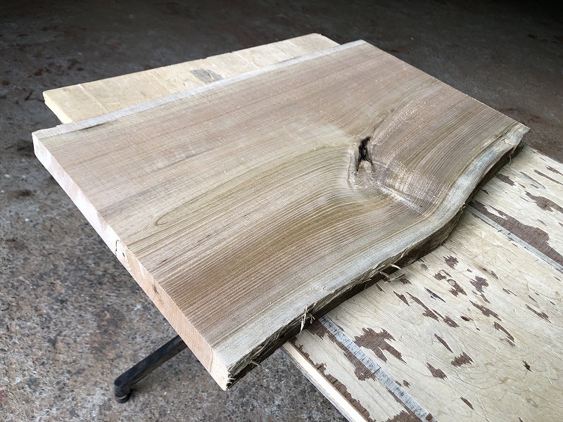 送料無料！！【S153B】胡桃 610～617×360～380×33㎜ 板材 乾燥材 木工 DIY 材木 天然木 無垢材 クルミ《銘木すずめや》の画像3