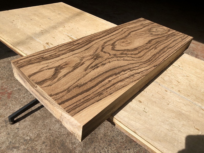 送料無料！！【S316C】ゼブラウッド 745×300×60㎜ スポルテッド 極上杢 板材 乾燥材 木工 DIY 材木 無垢材 《銘木すずめや》_画像4