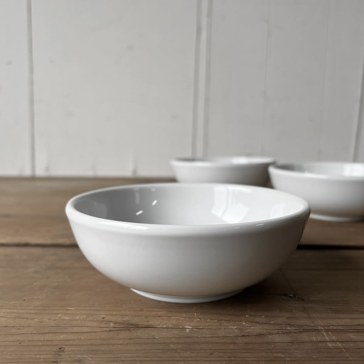 2個set 浅いボウル デッドストック 陶器 白磁 検: 取り皿 浅鉢 銘々皿 小鉢 鍋 デザート 白い皿 サラダ レトロ アンティーク ビンテージの画像1