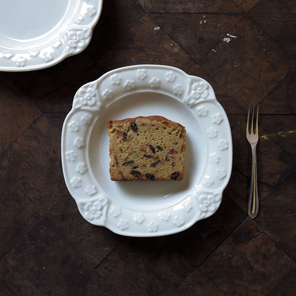 2枚セット 花柄リム ケーキプレート 白磁 デットストック 1970年代　検: リム皿 パン ケーキ 取り皿 陶器 アンティーク レトロ ビンテージ_画像1