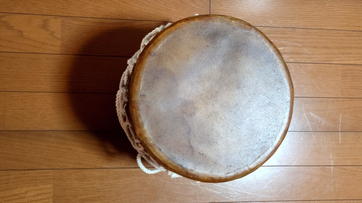 японский барабан . futoshi тамбурин без тарелочек традиционные японские музыкальные инструменты . futoshi тамбурин без тарелочек 