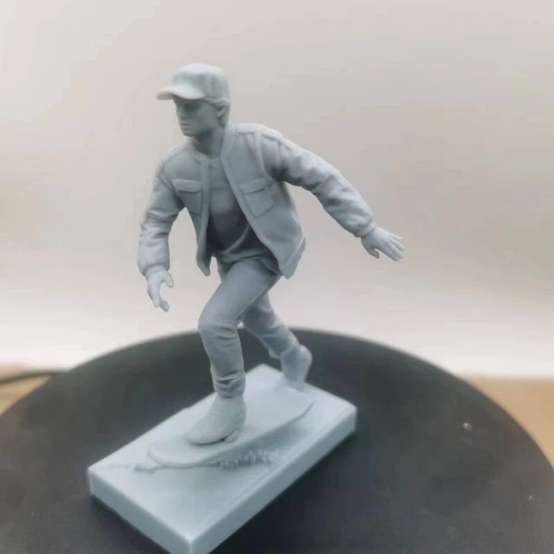 * 1/24 skateboard skateboard boy resin figure * Michael geo llama model not yet painting unassembly resin figure 1/24 scale G402