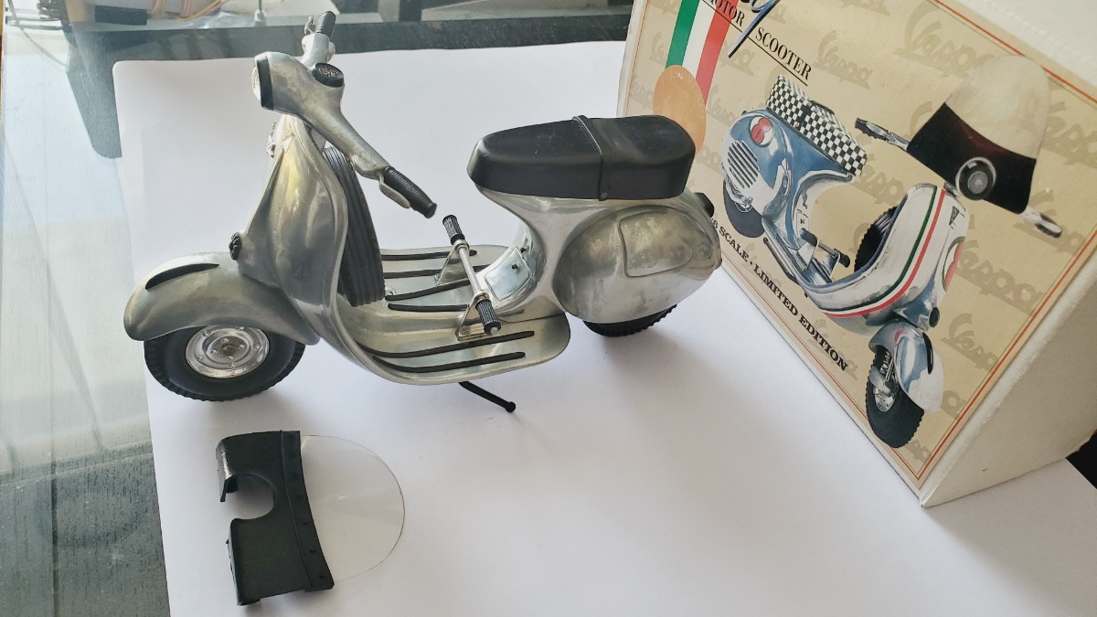 Vespa ベスパ スクーター1/6 ダイキャスト製 ミニカー Vespa ベスパ スクーター1/6 ダイキャスト製 ミニカー