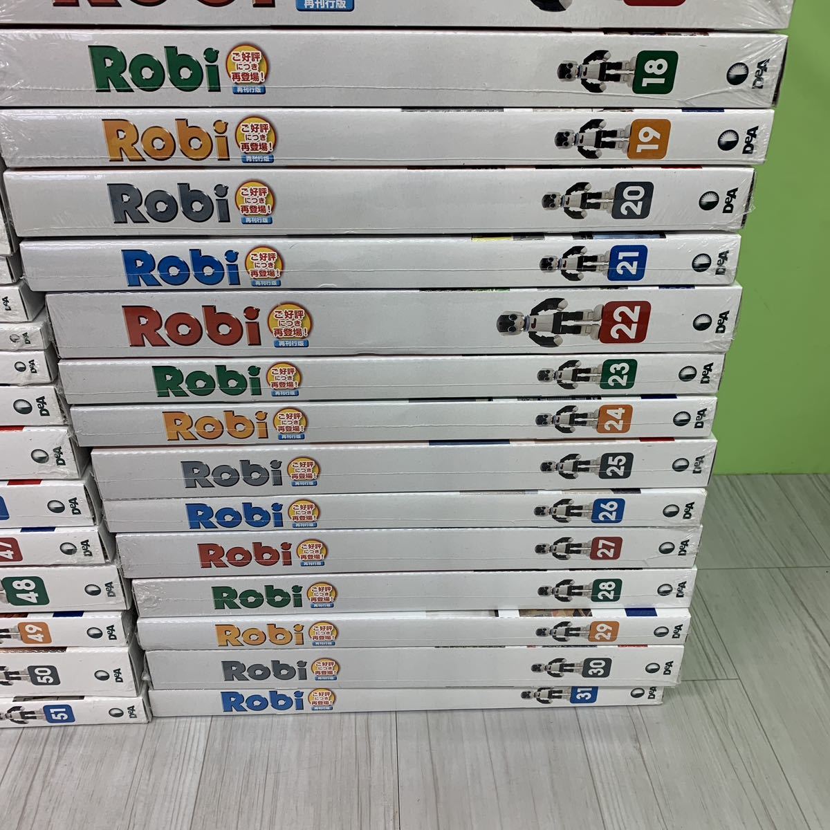 未開封　週刊 Robi ロビ 再刊行版 10～70（完結号）＋オリジナルボイス付きクロック　デアゴスティーニ_画像3