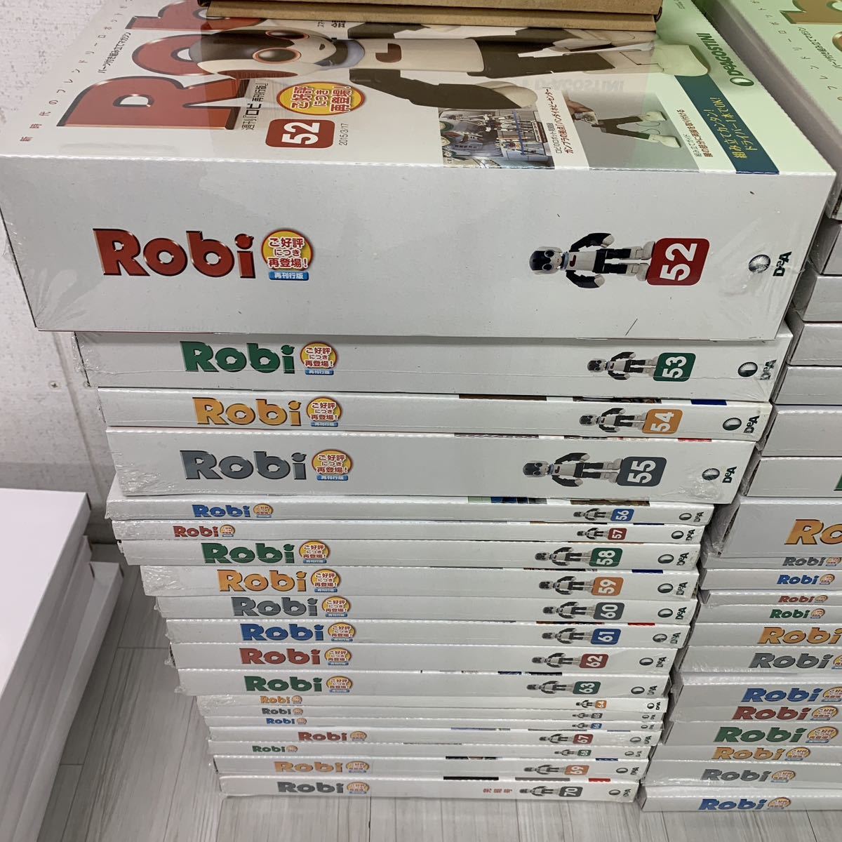 未開封　週刊 Robi ロビ 再刊行版 10～70（完結号）＋オリジナルボイス付きクロック　デアゴスティーニ_画像6