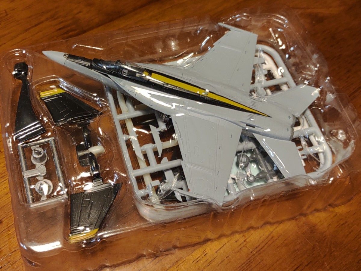 エフトイズ ハイスペックシリーズ 1/144 F/A-18E スーパーホーネット アメリカ海軍 VFA-27 ロイヤルメイセス