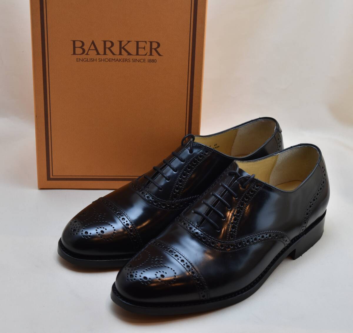 SALE!! BARKER UK6.5　664337　バーカー グッドイヤー式 セミブローグオックス 黒ハイシャインレザー　25-25.5cm相当 未使用品 イギリス製_画像1