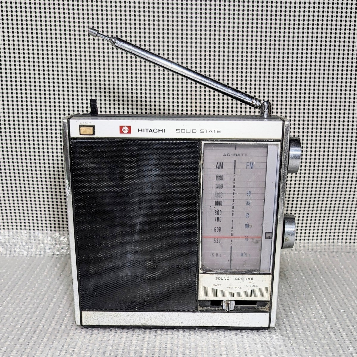  подлинная вещь HITACHI SOLID STATE FM-AM TRANSISTOR RADIO KH-1045 Hitachi FM-AM транзистор радио KH-1045 работоспособность не проверялась текущее состояние товар 