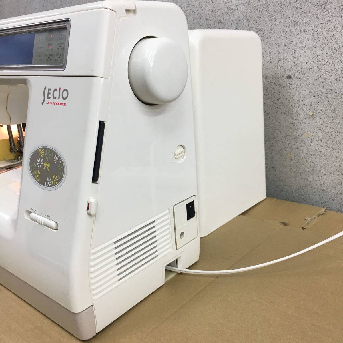 K048 MODEL 8200 SECIO JANOME コンピューターミシン 通電OK 現状品_画像6