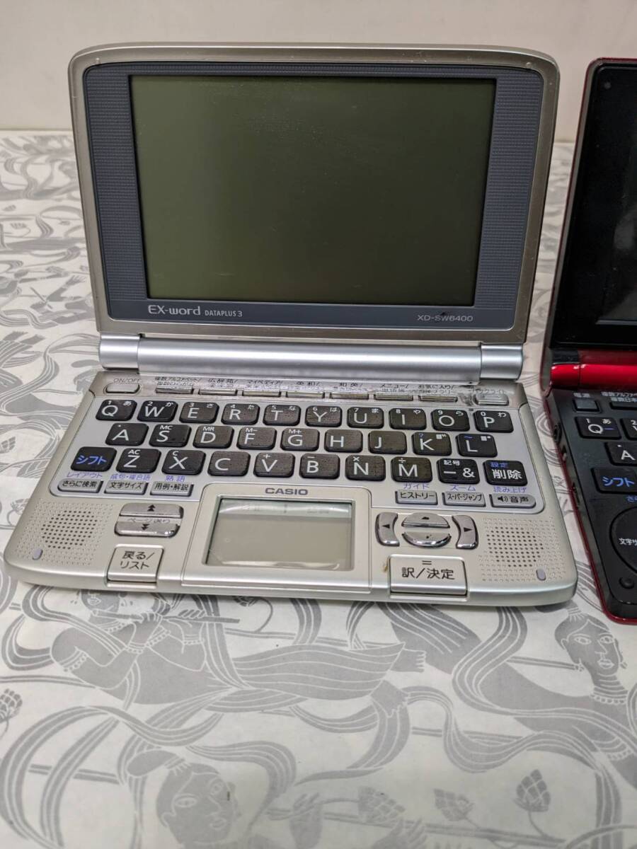 【中古】大阪引取歓迎　カシオ　電子辞書　3点　XD-SW6400　シルバー　XD-D6100　オレンジ　XD-B7300　レッド【KTBR124】_画像2