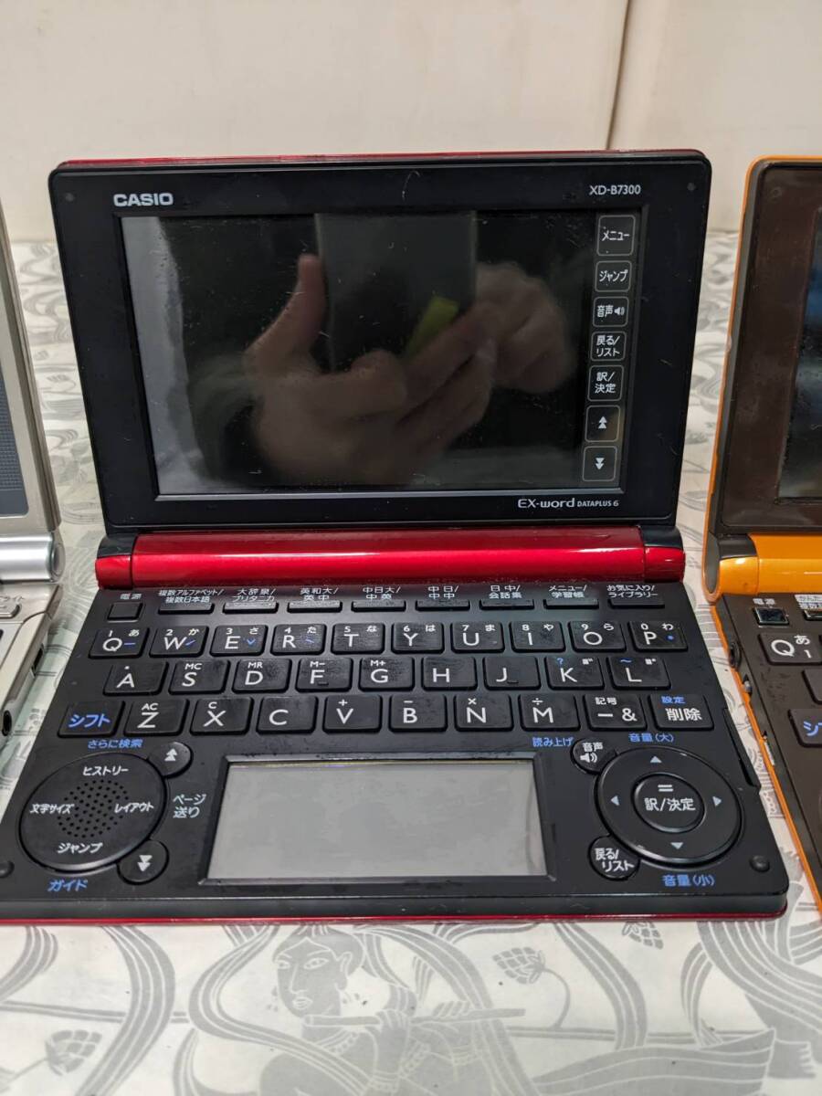 【中古】大阪引取歓迎　カシオ　電子辞書　3点　XD-SW6400　シルバー　XD-D6100　オレンジ　XD-B7300　レッド【KTBR124】_画像3