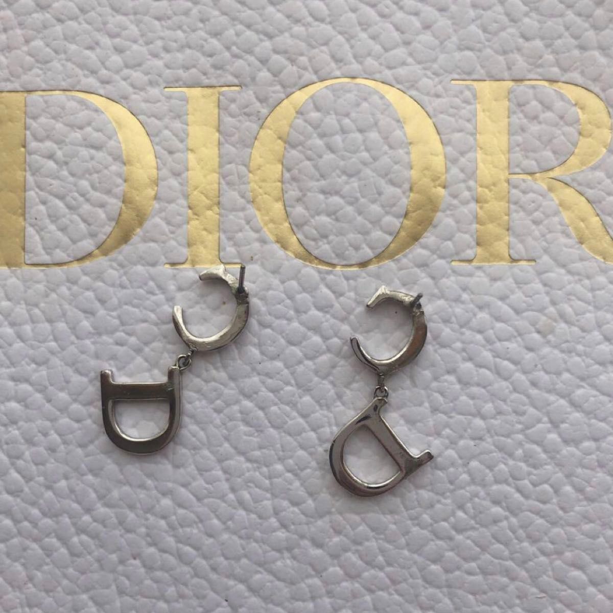レア ディオール ピアス シルバー CD ロゴ Dior ゆらゆら|Yahoo レア ディオール ピアス シルバー CD ロゴ Dior ゆらゆら|Yahoo