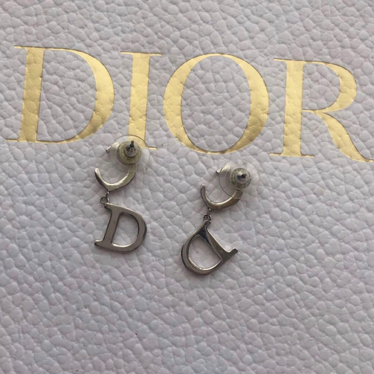 レア ディオール ピアス シルバー CD ロゴ Dior ゆらゆら|Yahoo レア ディオール ピアス シルバー CD ロゴ Dior ゆらゆら|Yahoo