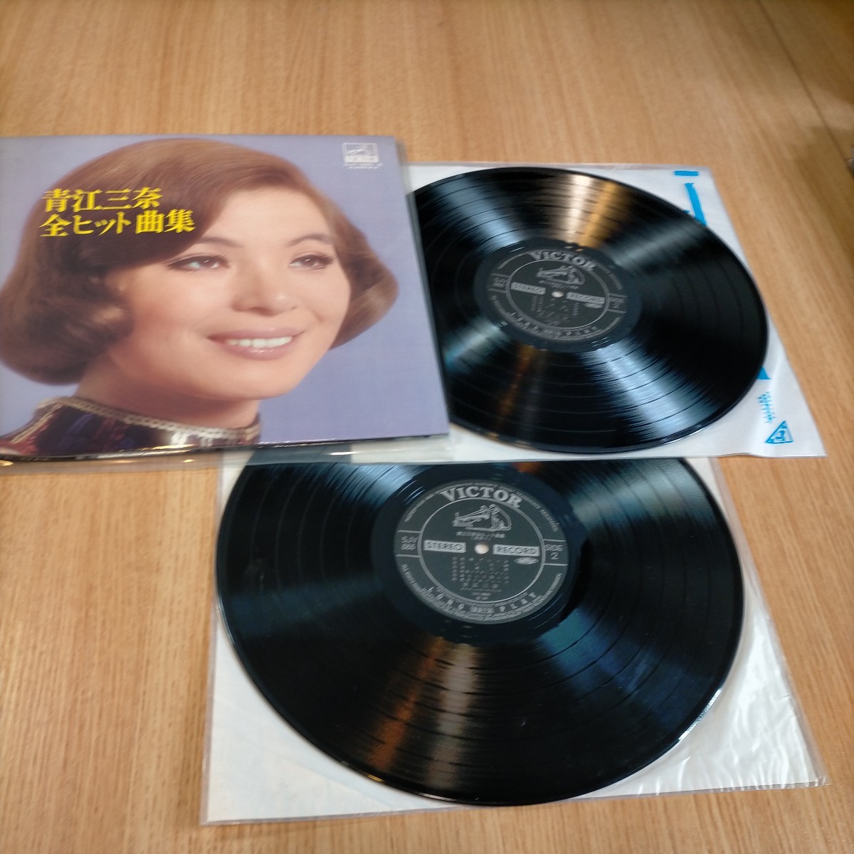 N4667 LP レコード 邦楽 昭和レトロ ポップス ポップ歌謡 シティポップ LP盤 LPレコード 2枚組 青江三奈 全ヒット曲集 送料全国一律710円_画像1