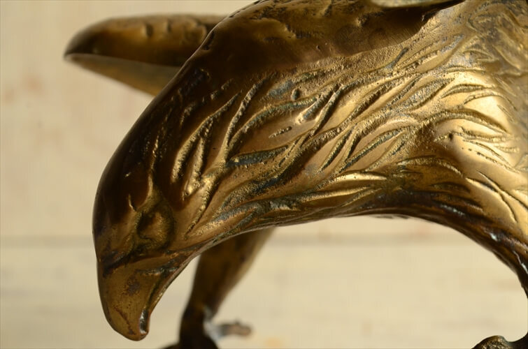 イングランドから 大きな真鍮の鷲 イーグル オブジェ ブラス フィギュア 置物 ヴィンテージ アンティーク_240221 ig3775_画像9