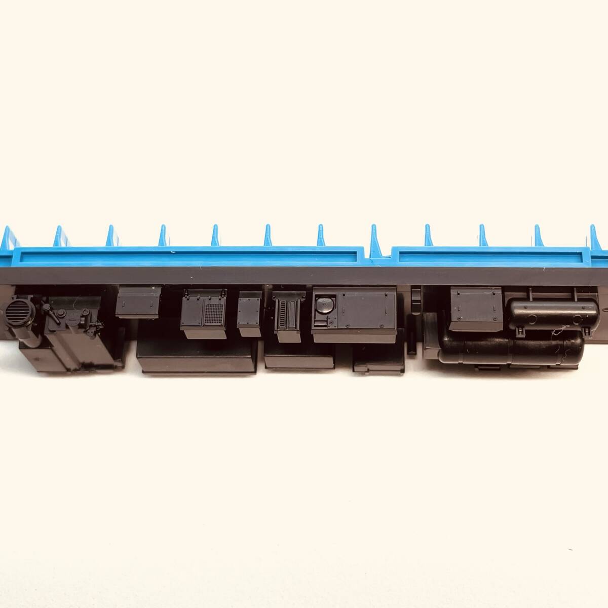 TOMIX モハ484-1013用 シート+ウェイト+床板 1両分入り 98833 JR 485系特急電車(上沼垂運転区・T5編成・はくたか)基本セットからのバラシ_画像6
