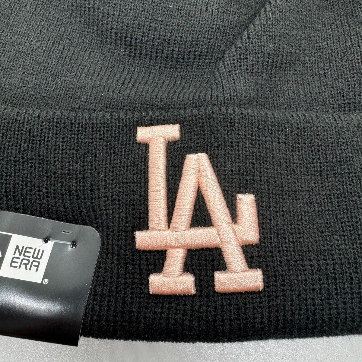 ニューエラ　new era ロサンゼルスドジャース　ビーニー　ニット帽　帽子　ブラック　ピンク　LA カフ　