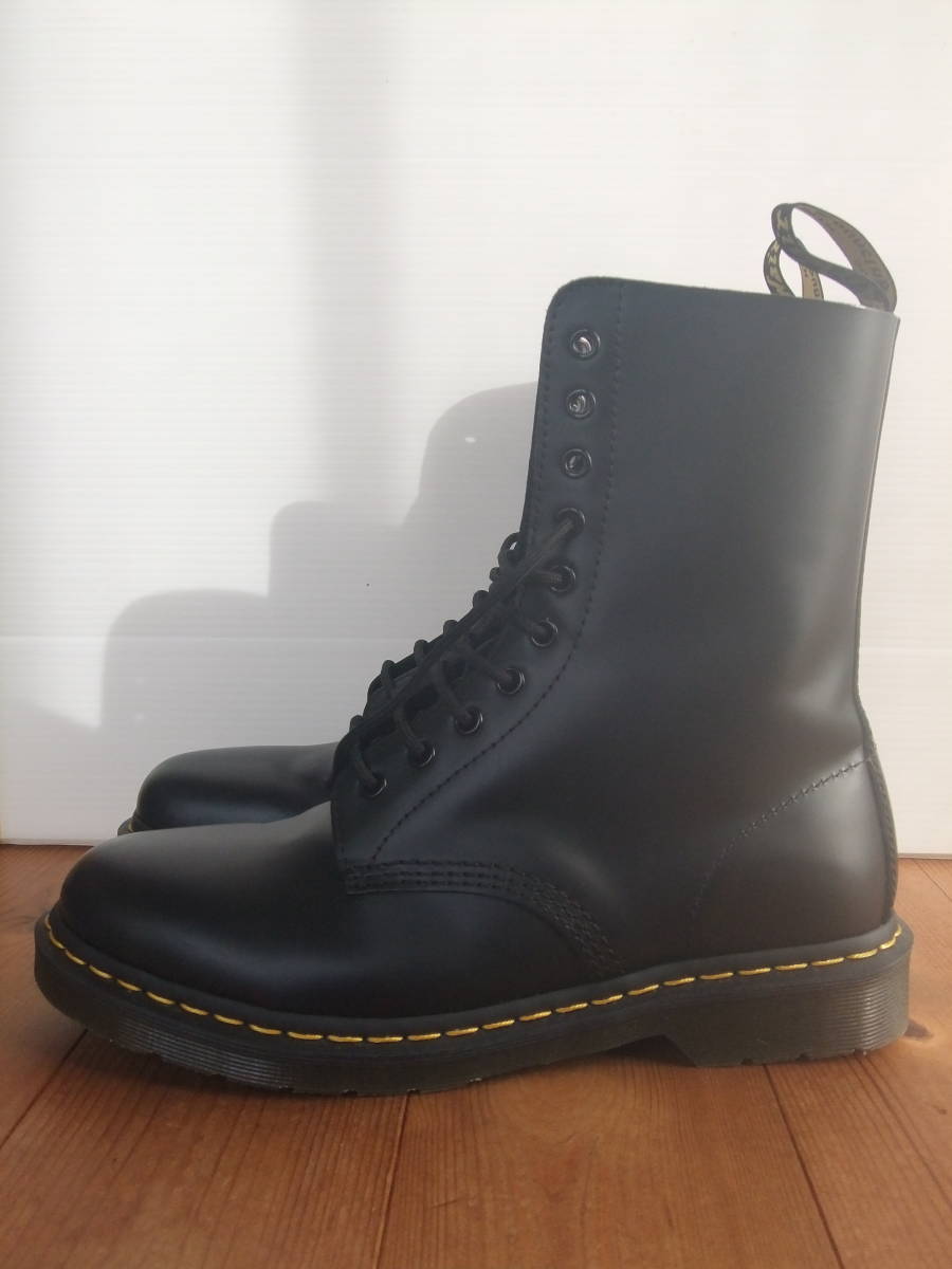 ほぼ 新品 同様 Dr.Martens ドクターマーチン 10ホール ブーツ 1490 スムース レザー 黒 ブラック アイレット 定価31900円 イングランド_画像4