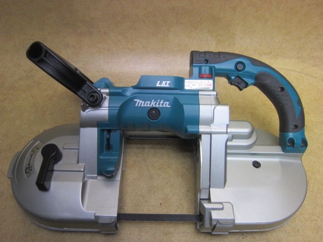 makita マキタ 充電式ポータブルバンドソー PB180D 18V 120mm コードレス バッテリ BL1860B 充電器 DC18RF 替刃3本 取説 コンテナ付 切断_画像2