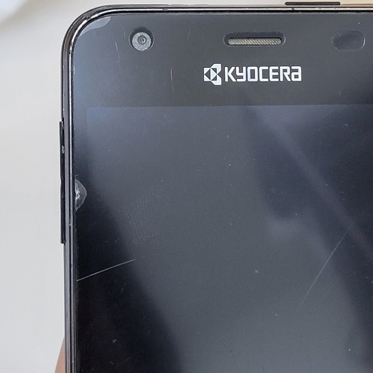 KYOCERA スマホ  ブラック スマートフォン