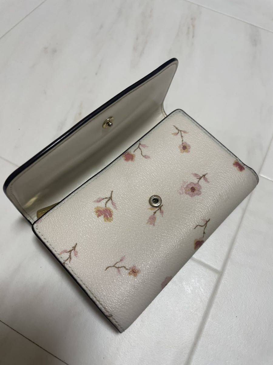 COACH コーチ 三つ折り財布 花柄の画像3