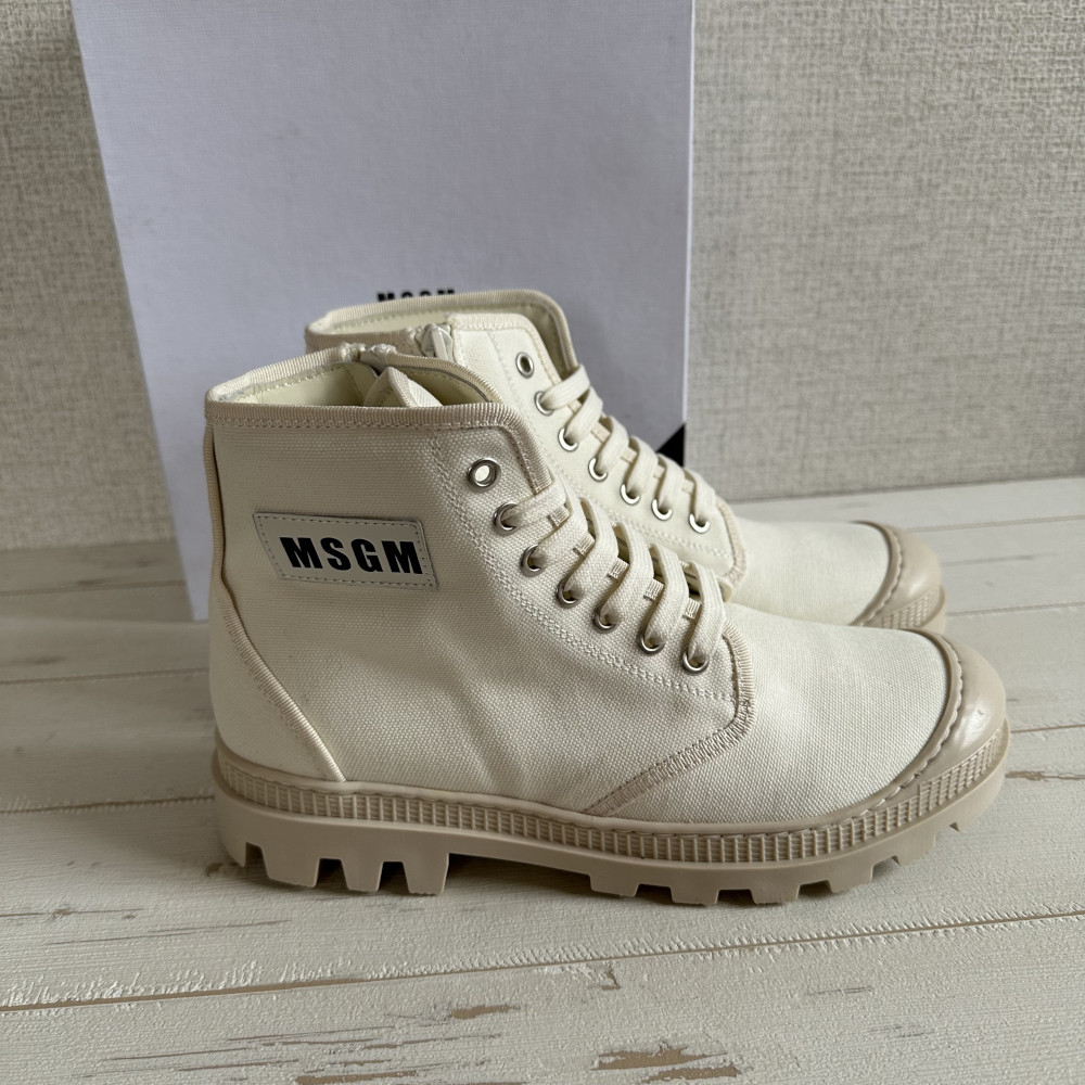 【新品・未使用】MSGM KIDS ロゴ high top スニーカー39サイズ（日本サイズ約24.5～25cm）ベージュ　74041_画像2