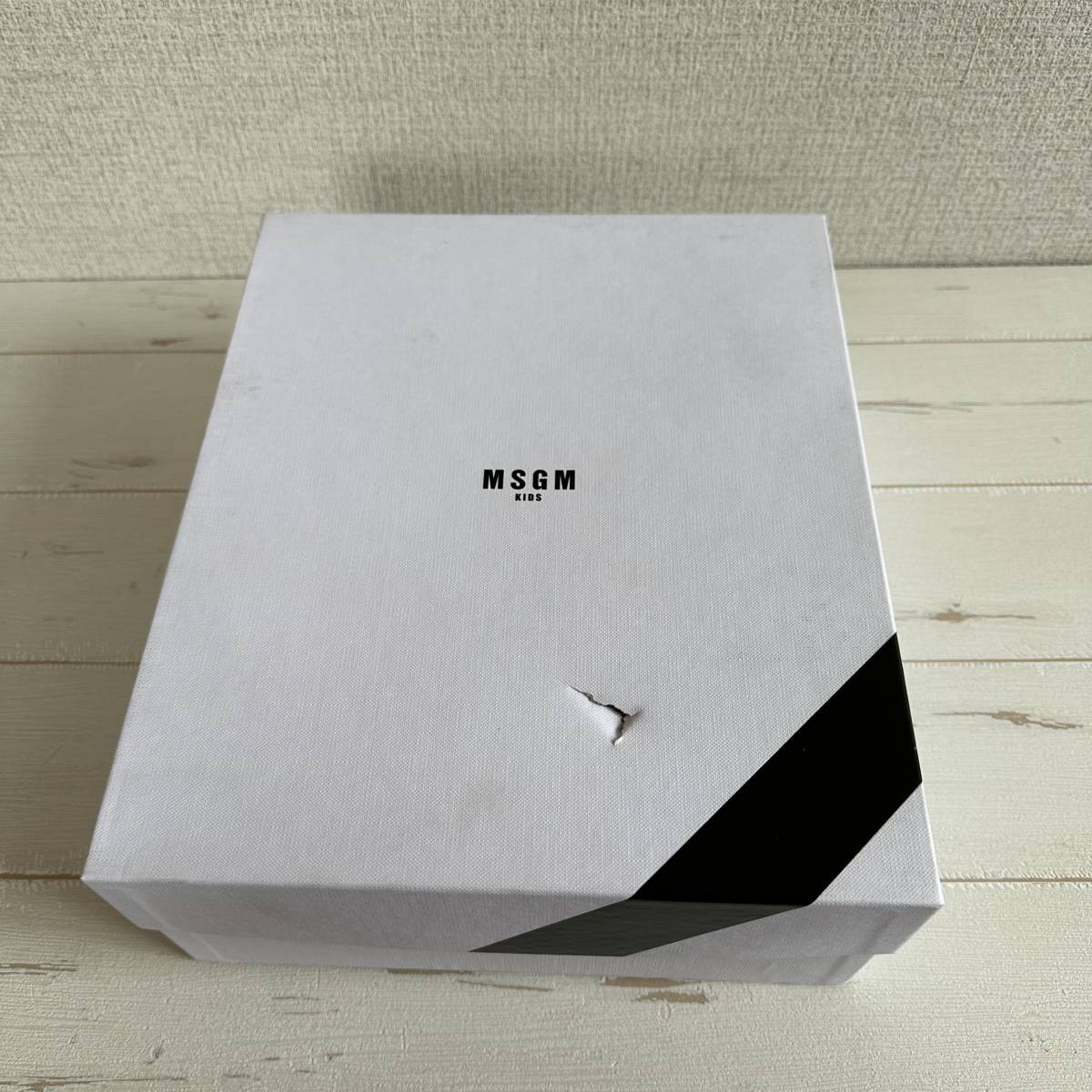 【新品・未使用】MSGM KIDS ロゴ high top スニーカー39サイズ（日本サイズ約24.5～25cm）ベージュ　74041_画像4