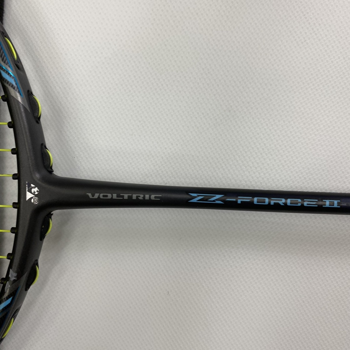 ko0214/16/62 1円～ ヨネックス ボルトリックZフォースⅡ YONEX VOLTRIC Z-FORCEⅡ ラケット バドミントン ケース付_画像4