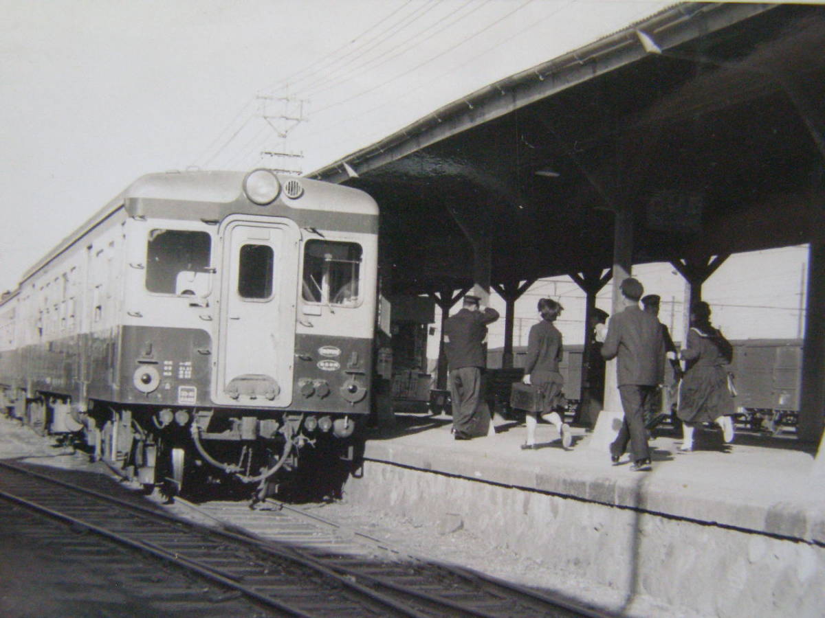 (J51)522 写真 古写真 電車 鉄道 鉄道写真 相模線 昭和34年4月28日 茅ヶ崎 はがれた跡が薄くなっています_画像2