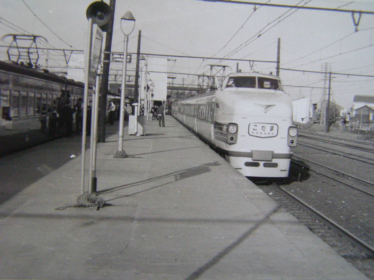 (J51)581 写真 古写真 電車 鉄道 鉄道写真 下り 特急 こだま 昭和34年4月25日 平塚 はがれた跡が薄くなっています_画像2