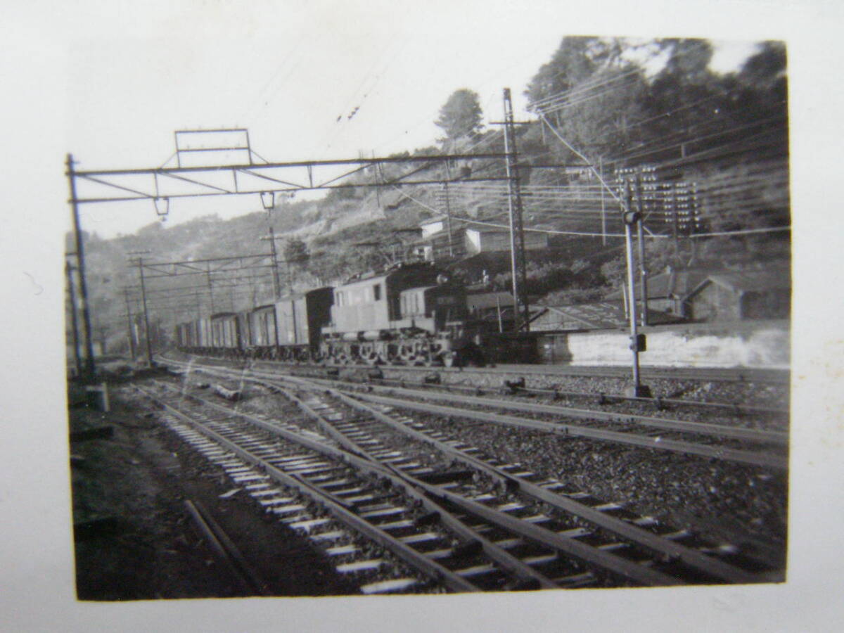(J52)147 写真 古写真 電車 鉄道 鉄道写真 上り 貨物 昭和26年2月 早川駅_画像2