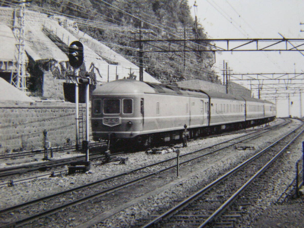 (J52)165 写真 古写真 電車 鉄道 鉄道写真 上り 特急 さくら 昭和35年5月3日 根府川駅 小田原_画像2