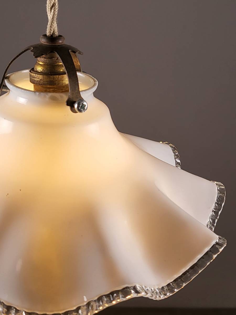 フランスアンティーク 1950年代の吊り下げ ガラスシェード ランプ　　可愛い._画像4