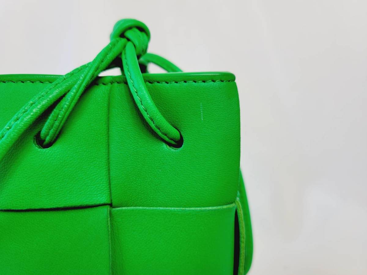 美品!!BOTTEGA VENETA ショルダーバッグ カセット ミニ クロス 美品!!BOTTEGA VENETA ショルダーバッグ カセット ミニ クロス
