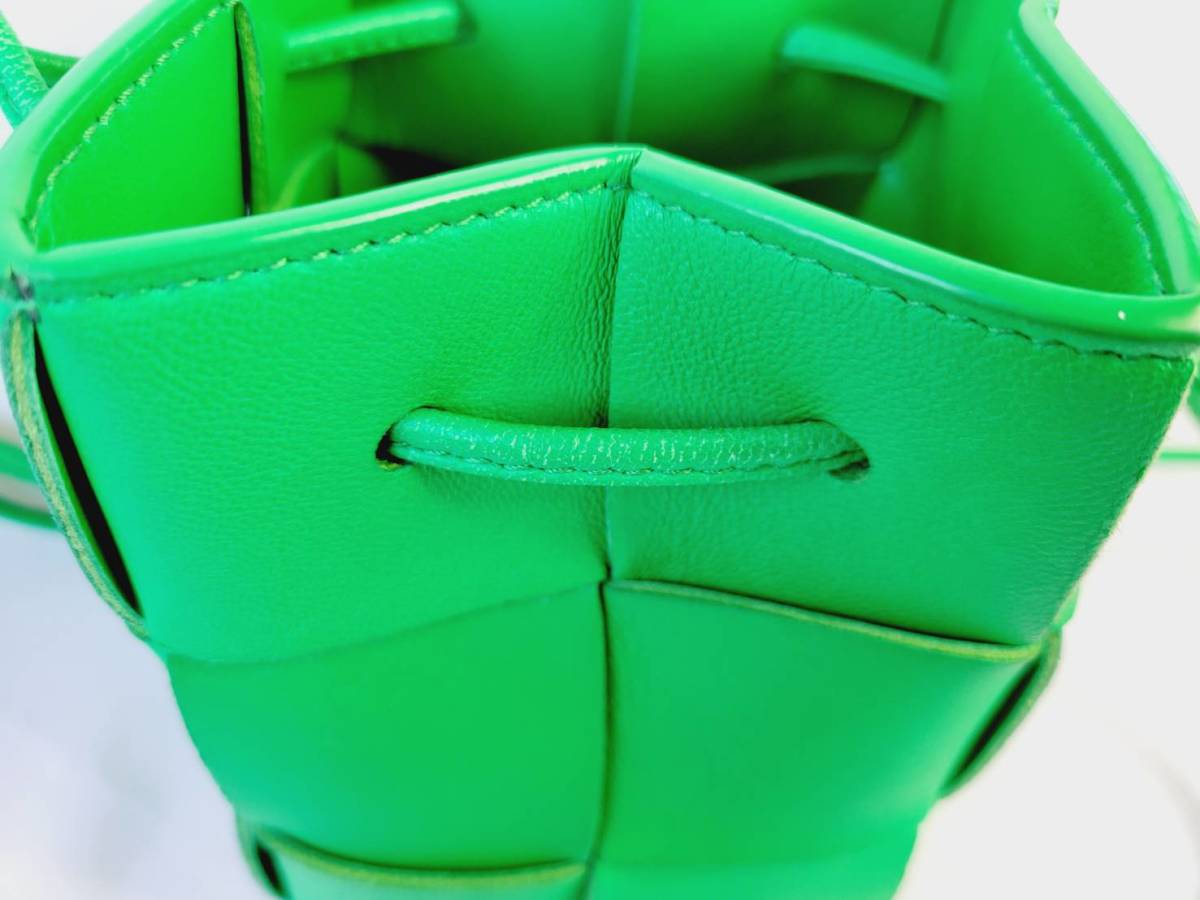 美品!!BOTTEGA VENETA ショルダーバッグ カセット ミニ クロス 美品!!BOTTEGA VENETA ショルダーバッグ カセット ミニ クロス