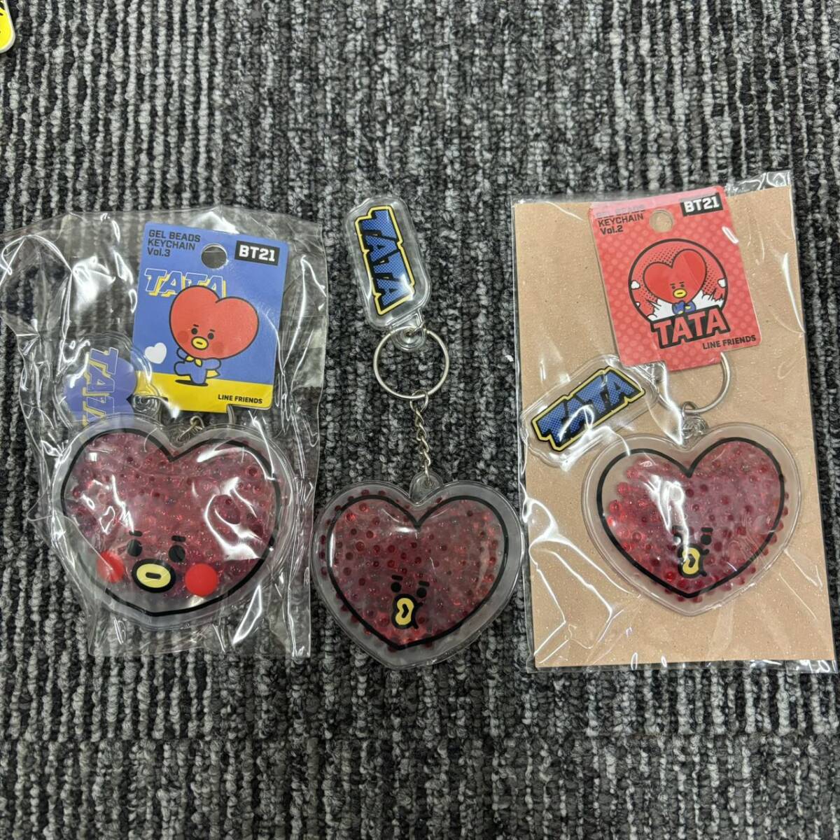 ★タグ付き★　BTS BT21(防弾少年団) 公式 TATA タタ　グッズ 大量まとめ売りセット ぬいぐるみ キーホルダー タオルなど_画像9